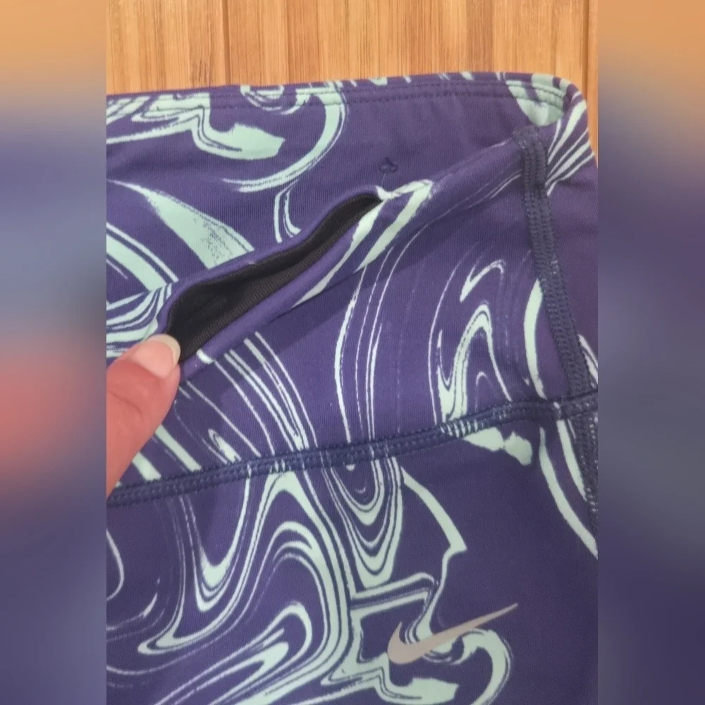 NWOT Nike Dri Fit Swirl Pattern Leggings